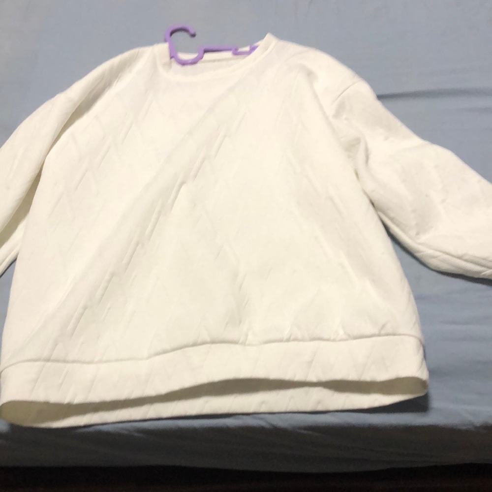 Men's white long-sleeved T-shirt